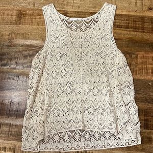 Woman’s s/m lace top.